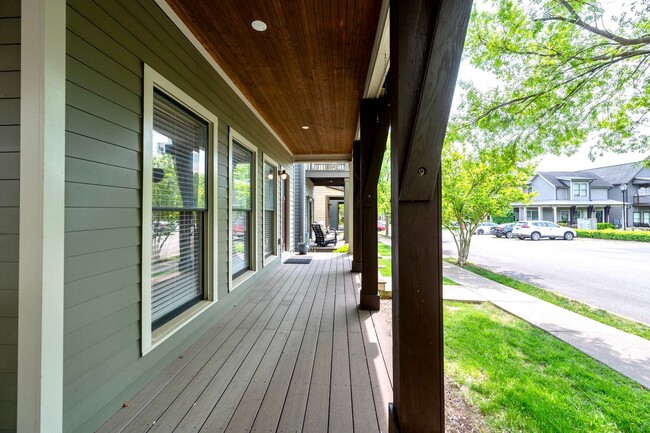 Building Photo - Don't miss out on this amazing 3bed/3bath ...