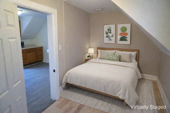 Foto del edificio - Large One Bedroom Unit Two Blocks From Brady Street.