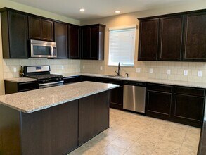 Building Photo - 1010 Messina Ln