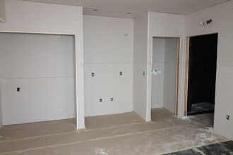 Building Photo - 682 N Cambridge St