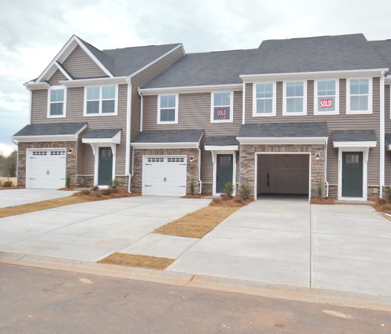 Foto principal - 111 Roundtree Dr
