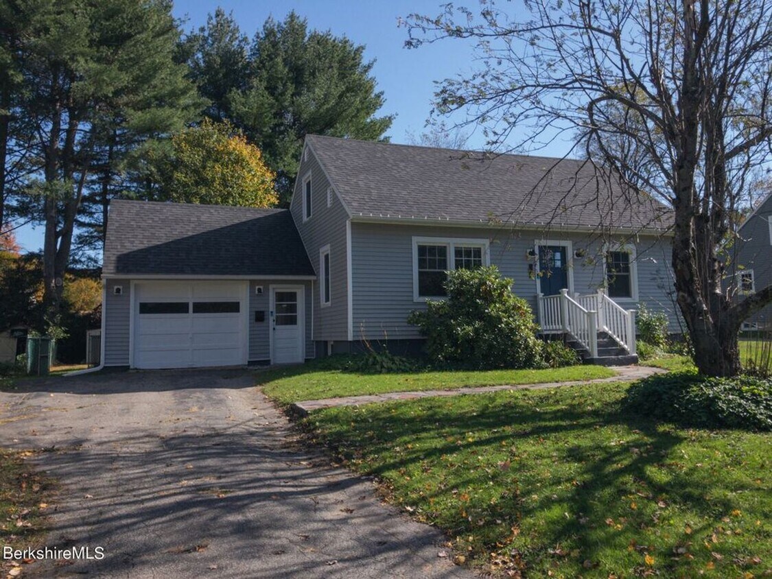 Primary Photo - Beautiful Single Family Home