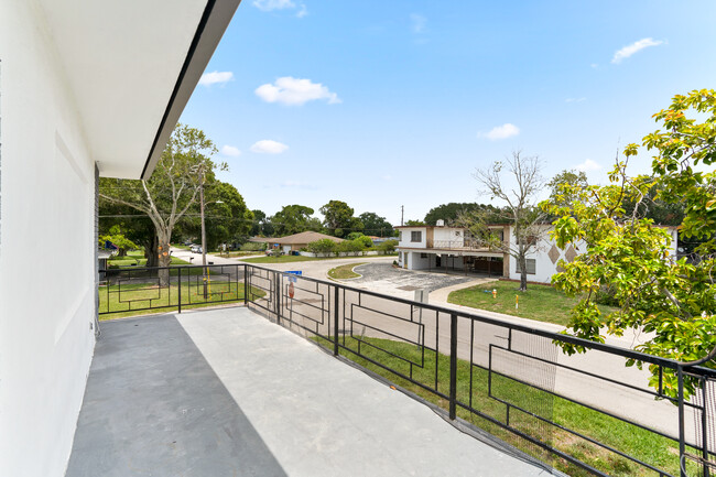 Building Photo - 300 S Nimbus Ave