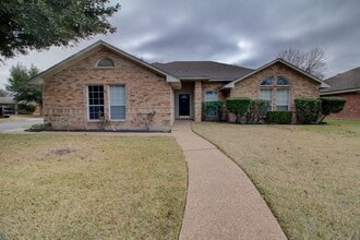 Building Photo - 10500 Sierra W Dr