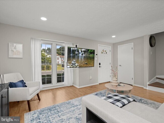 Building Photo - 6302 Wimbledon Ct