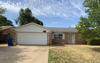 Building Photo - 927 E Krayler Ave