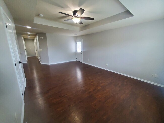 Building Photo - Freshly Updated, One Level Ranch, No Steps...