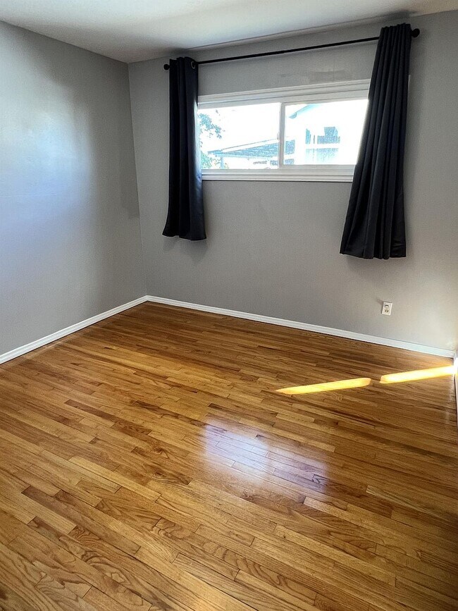 Foto del edificio - 974 Kelton Rd