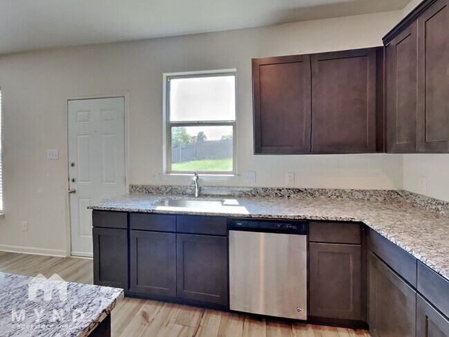 Foto del edificio - 732 Keeneland Dr