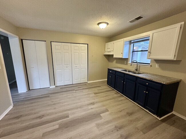 Building Photo - 1920 15th Way SW