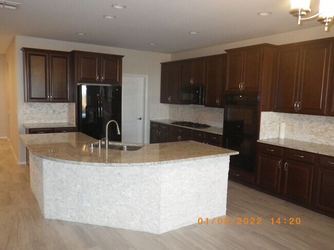 Foto del edificio - Beautiful 5 Bedroom House with City View
