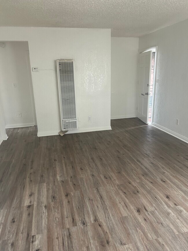 Foto del edificio - 736 W Century Blvd
