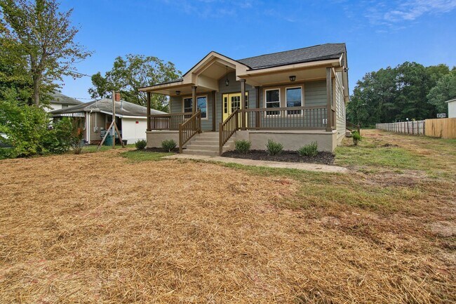 Building Photo - 4 Bedroom Single Family in Durham
