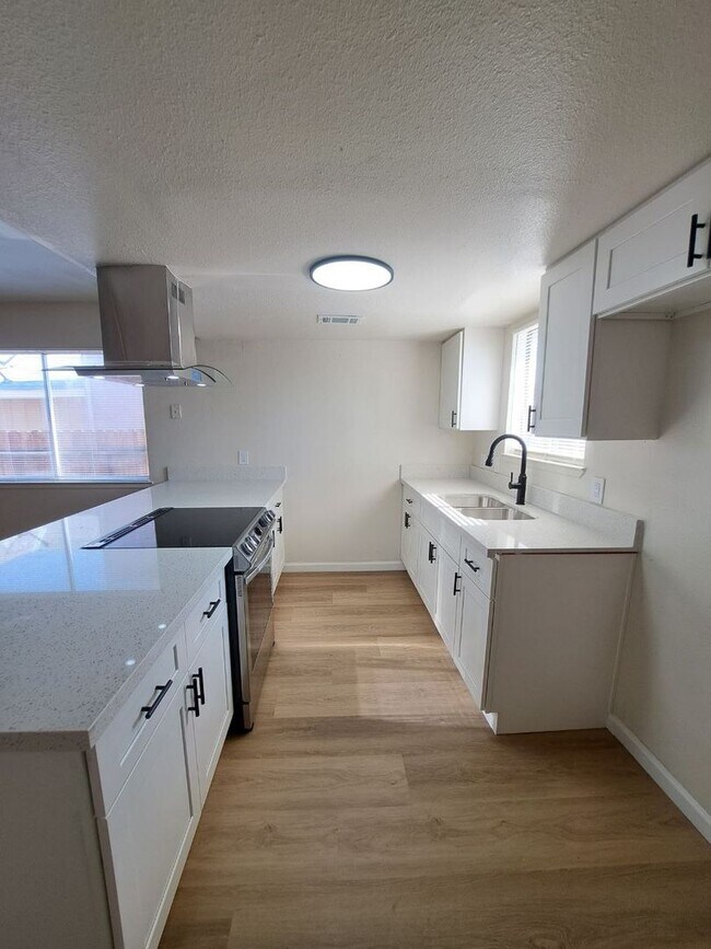 Foto del edificio - 546/550 E Polk St