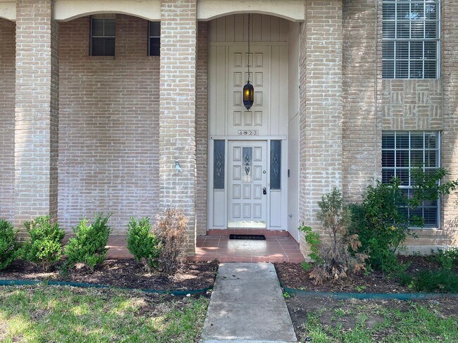 Foto del edificio - 4 Bedroom Home with Pool!