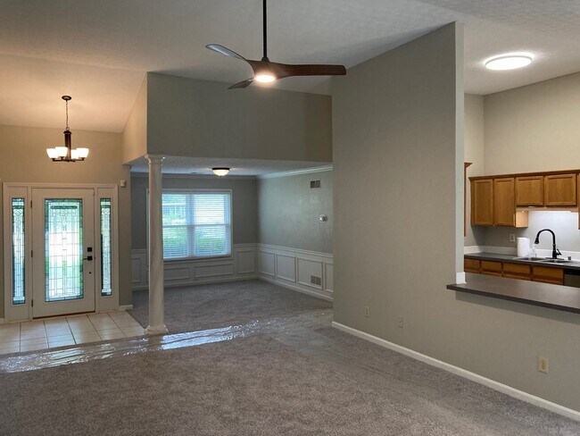 Foto del edificio - 5711 Waveland Cir