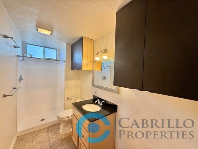 Building Photo - 3964 Manzanita Dr