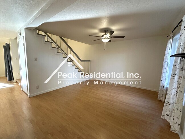 Building Photo - Very Nice 3bd/2.5ba Townhouse near UCD Med...