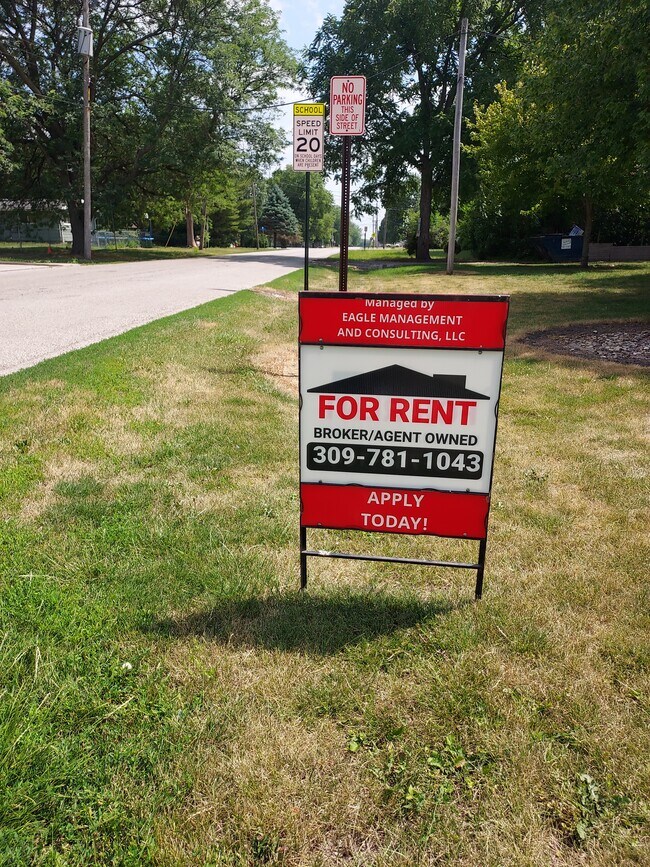 Building Photo - Hofer Duplex