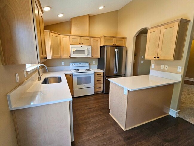 Building Photo - 3Bd/2Ba Single Story Home-Available to View!