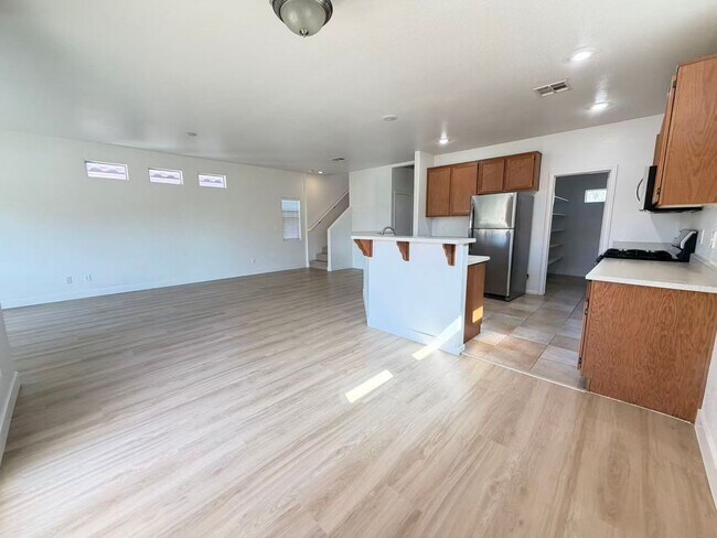 Building Photo - Brand new luxury Vinyl flooring! move-in r...