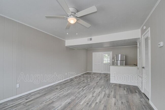 Building Photo - 2511 Cascade Dr