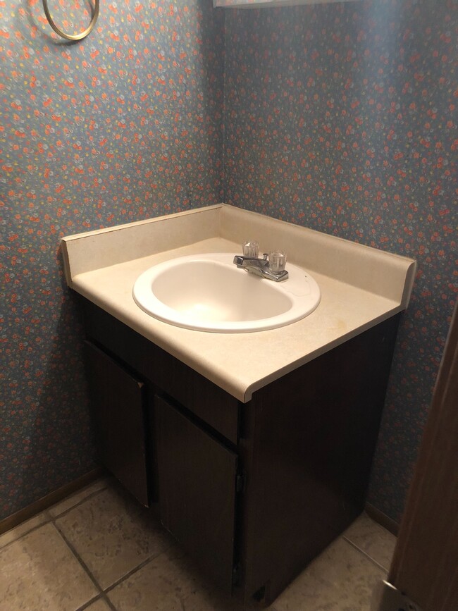 Half bath downstairs - 1849 Southpointe Dr