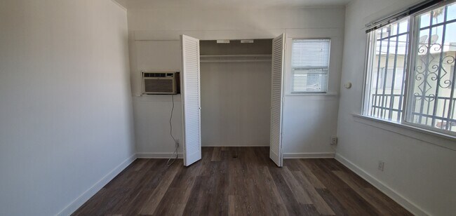 TV or Closet - 1234 N McCadden Pl