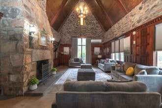 Building Photo - 1414 Dinglewood Dr