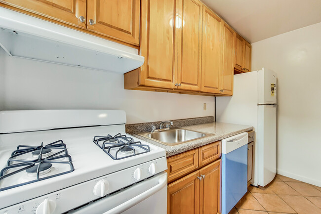 Kitchen - Central Astoria Apartments