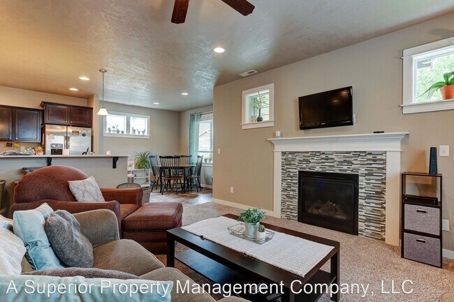 Foto del edificio - 3 br, 2.5 bath House - 61777 SE Camellia St.