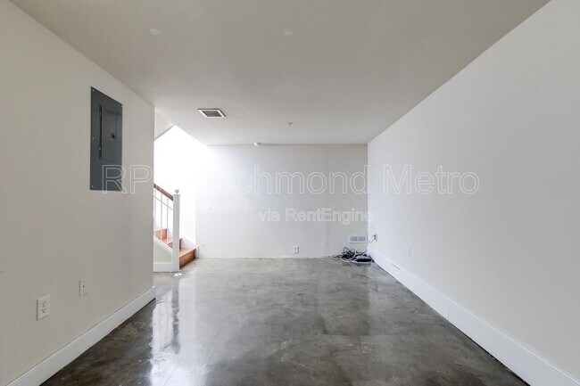 Foto del edificio - 1321 1/2 E Main St