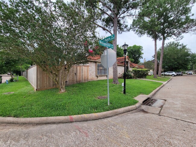 Building Photo - 12800 Briar Forest Dr