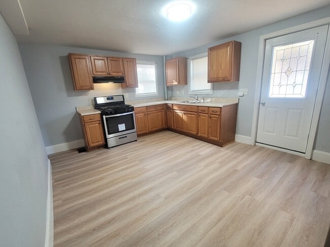 Building Photo - 237 Colburn St