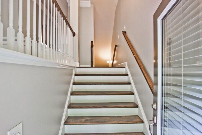 Building Photo - 3727 Inglewood Way