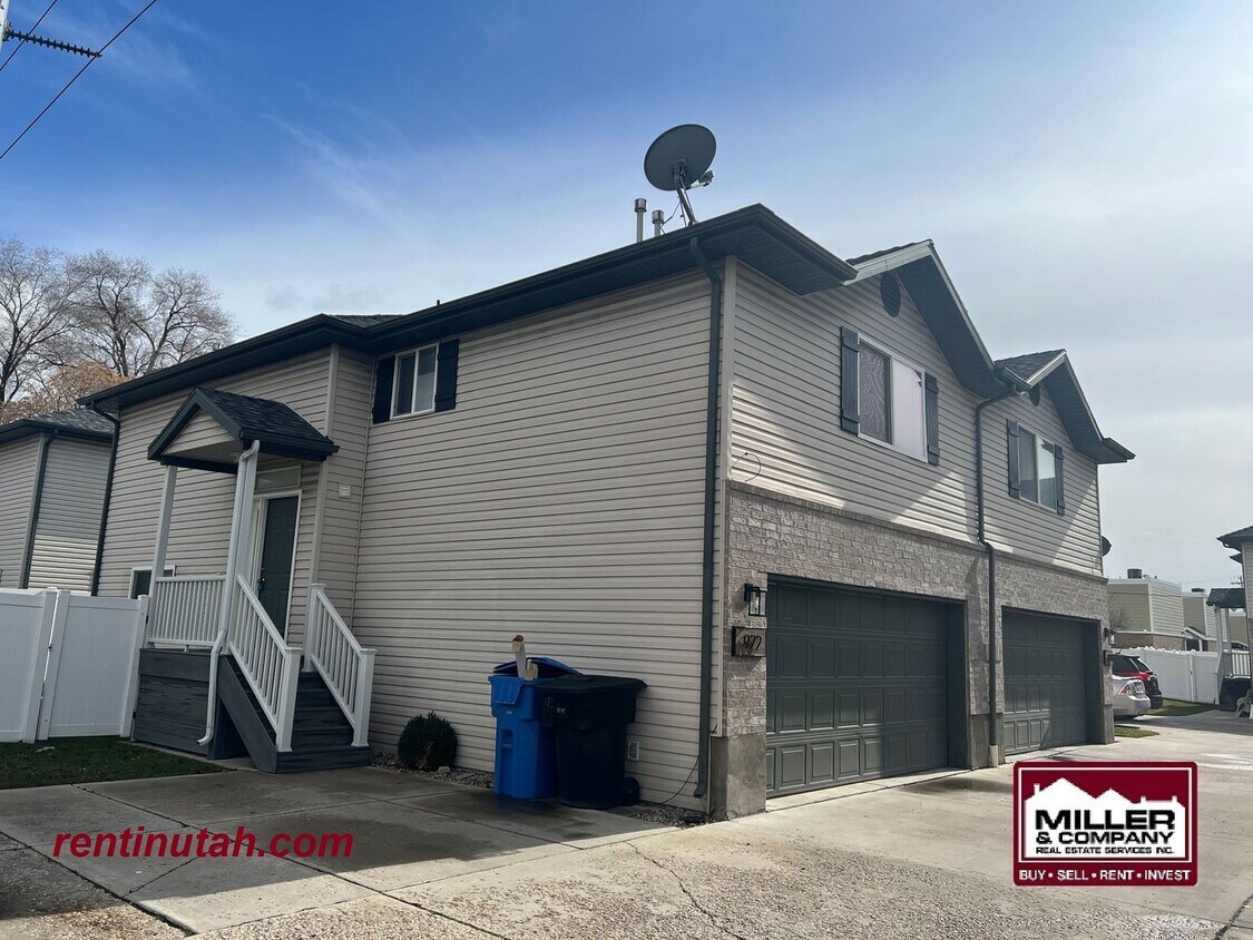 Primary Photo - Nice Millcreek Townhouse For Rent!