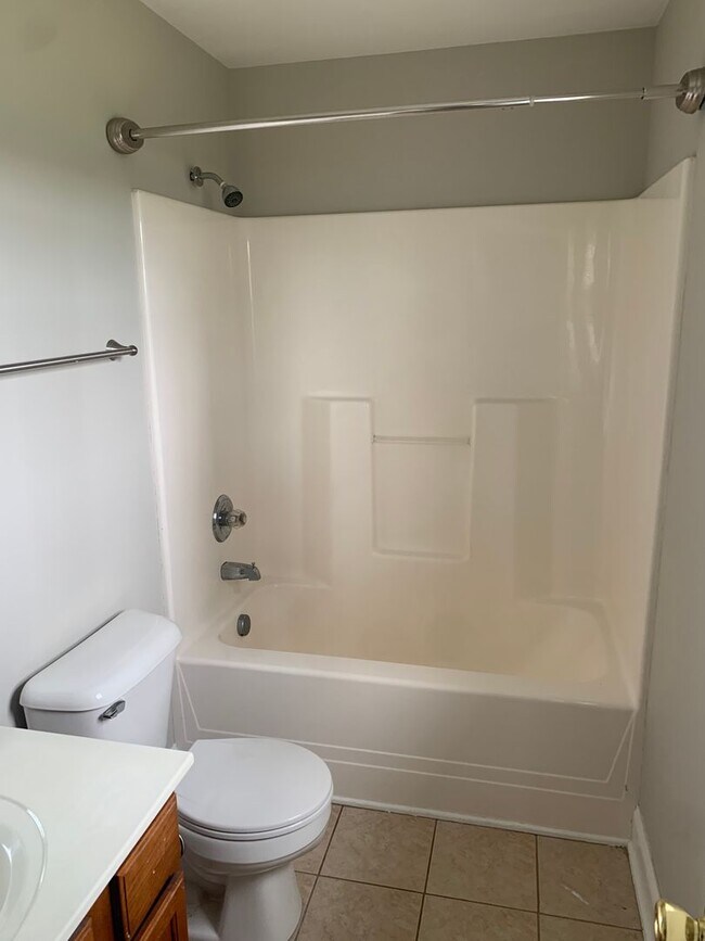Building Photo - 542 Hampton