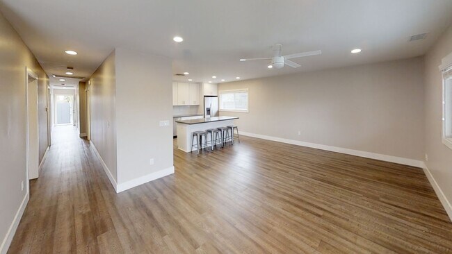 Foto del edificio - Usually rents to 6-12 people! Renovated, L...