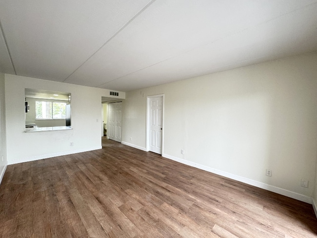Building Photo - 3001 Thrush Dr