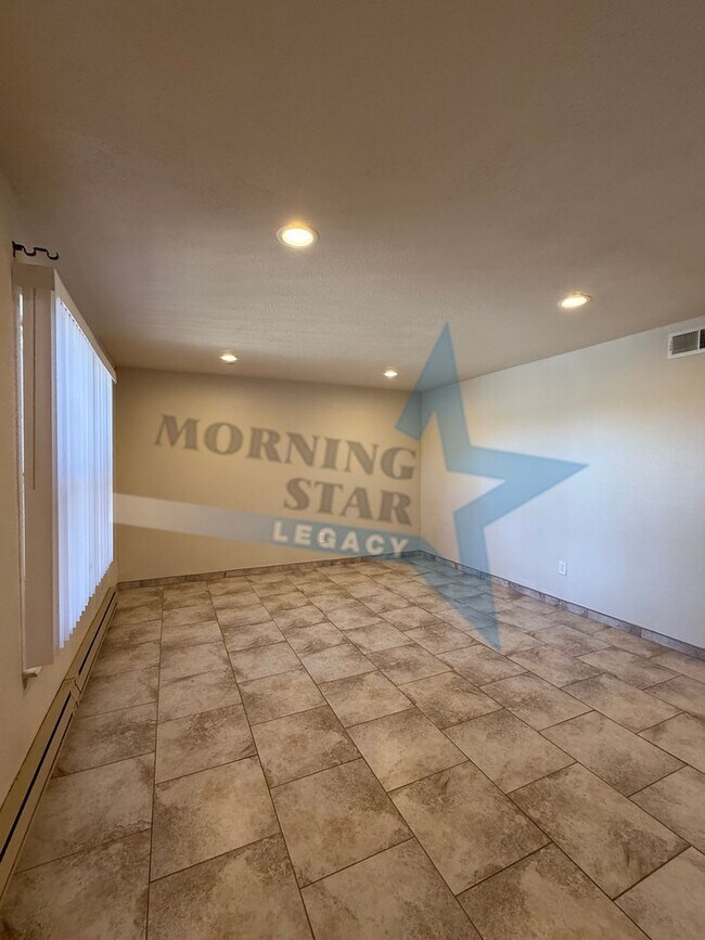 Foto del edificio - 3 Bed Condo W/ yard!