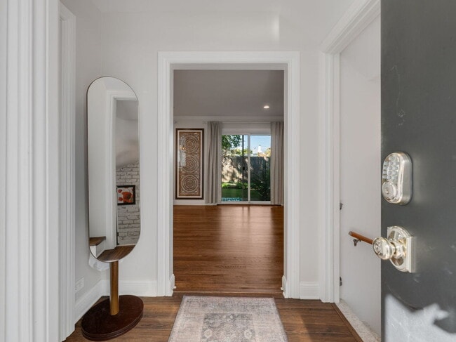 Foto del edificio - 315 Hawthorn Ave E
