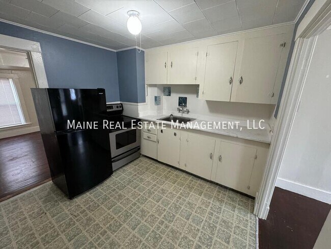 Building Photo - 145 Essex St