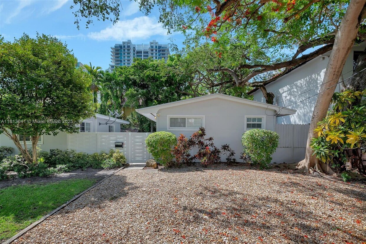 Foto principal - 3100 Blaine St
