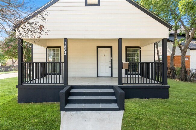 Foto del edificio - 1803 N Winnetka Ave