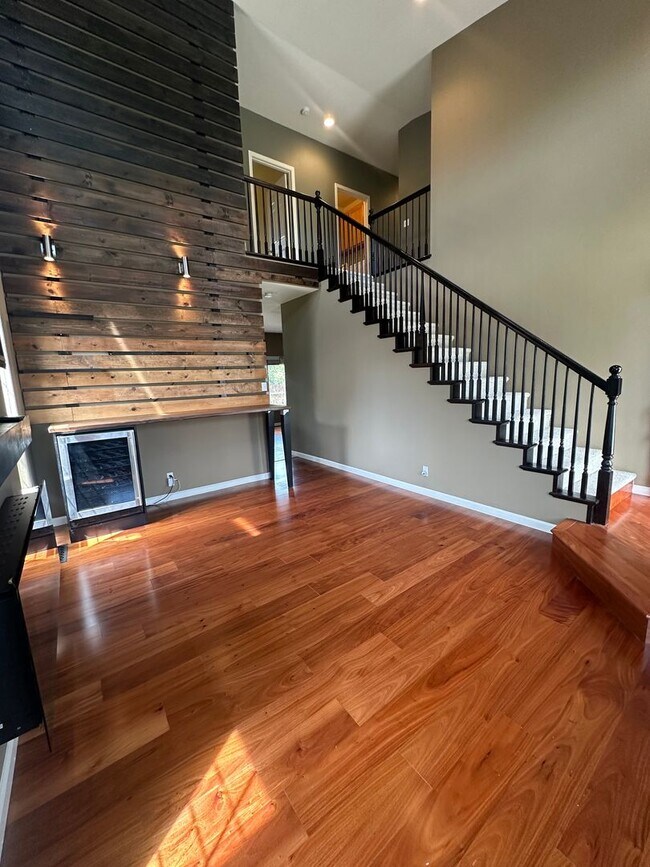 Building Photo - Beautiful 3-Bedroom, 2.5-Bath Home in Wind...