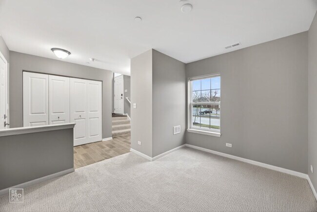 Foto del edificio - 23 Bethel Ln