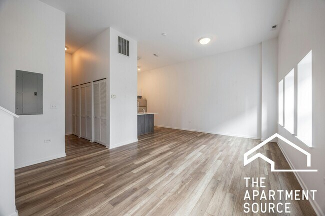 Foto del edificio - 2700 W North Ave