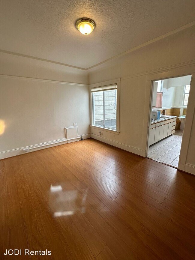 Foto del edificio - 1 br, 1 bath House - 383A 21st Ave