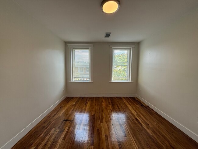 Foto del edificio - 90 Brainerd Rd