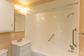 1BR, 1BA - Bathroom - Reseda Village Green